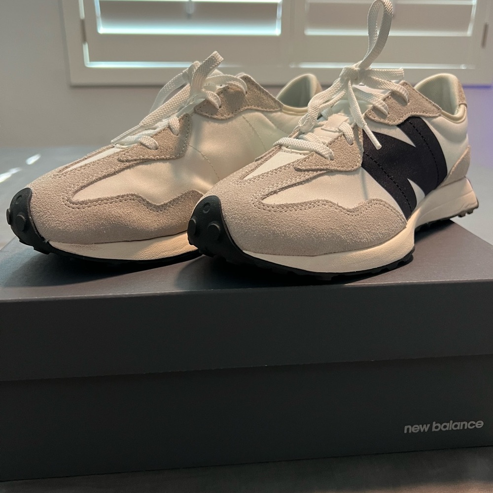 New Balance 327
